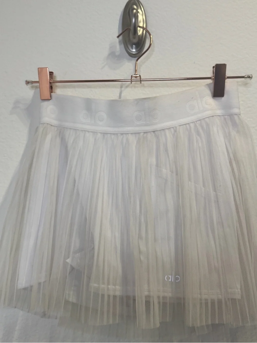 ALO Yoga lightweight pleated